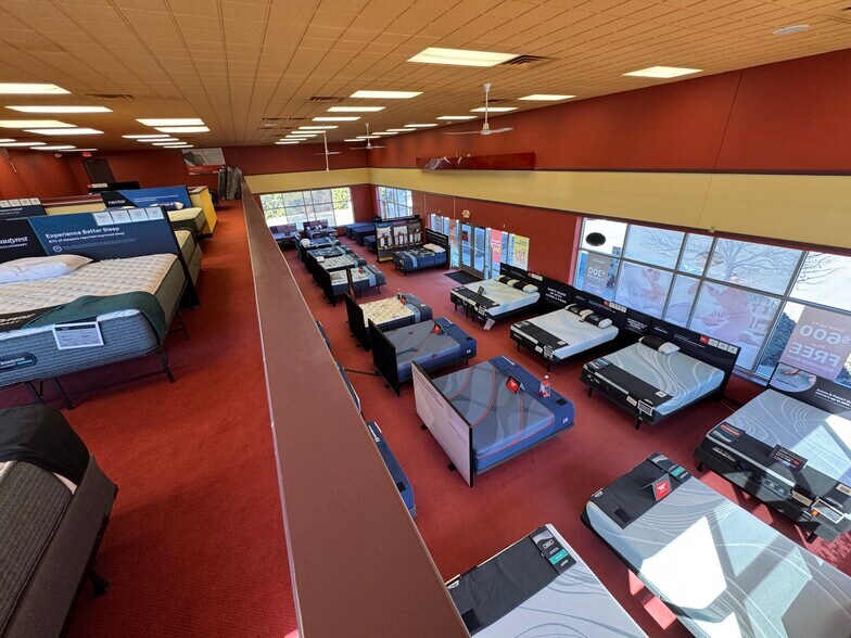 More Photos Of 2501 William Penn Hwy, Easton General Retail For Lease