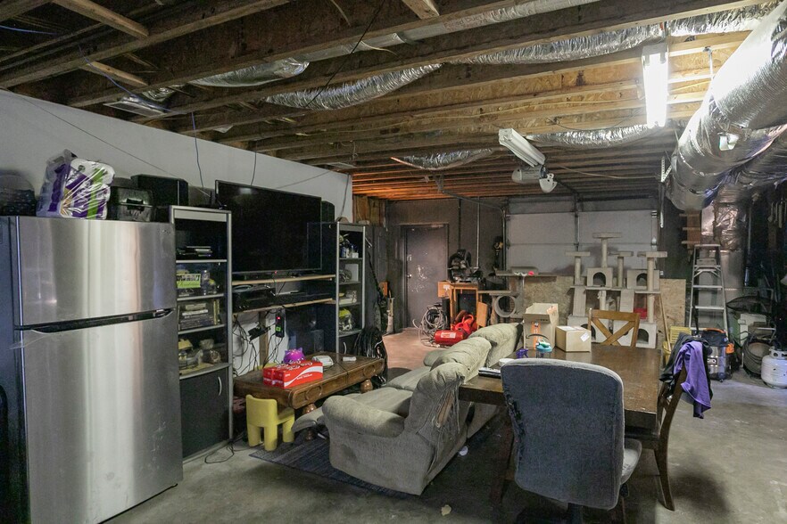 More Photos Of 1113 S Main St, Columbia Freestanding For Sale