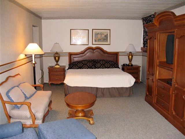 More Photos Of 2967 Henry St, Muskegon Hotel For Sale