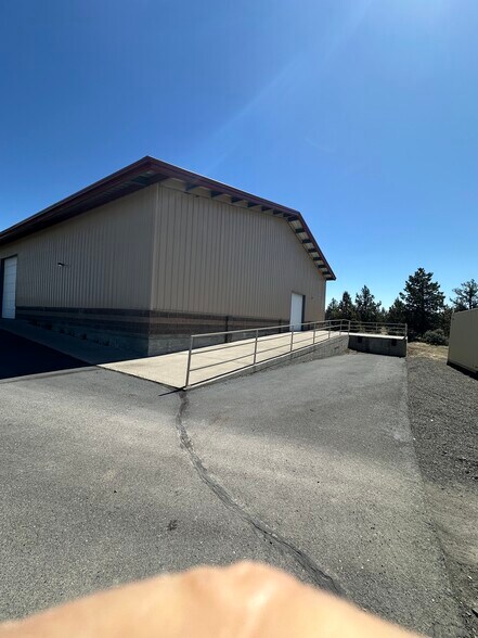 More Photos Of 3048 SW High Desert Dr, Prineville Warehouse For Lease