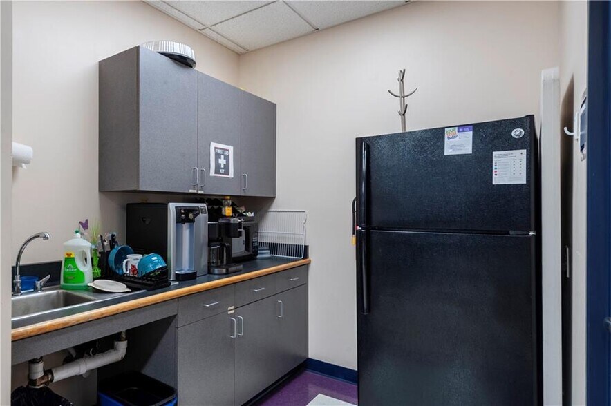 More Photos Of 210 West Ave, Pawtucket Office For Sale