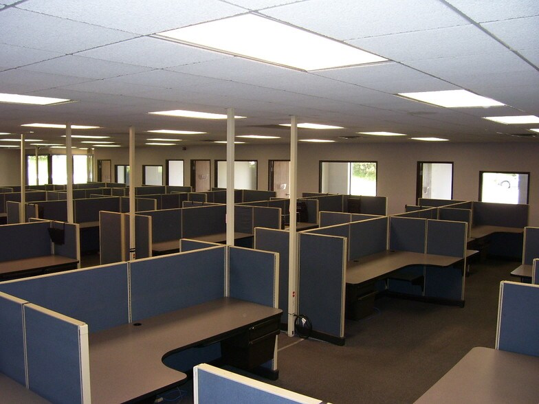 More Photos Of 804 N Meadowbrook Dr, Olathe Office For Lease
