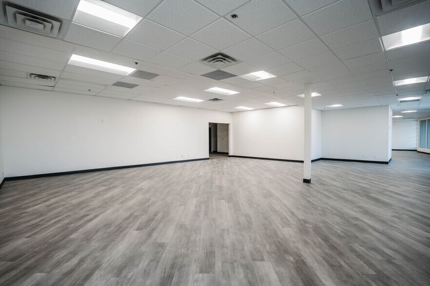 More Photos Of 42650 Melanie Pl, Palm Desert Loft Creative Space For Lease
