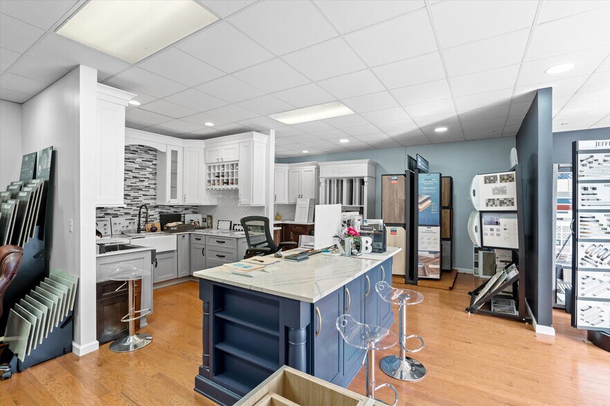 More Photos Of 610 Bear Tavern Rd, Ewing Freestanding For Lease