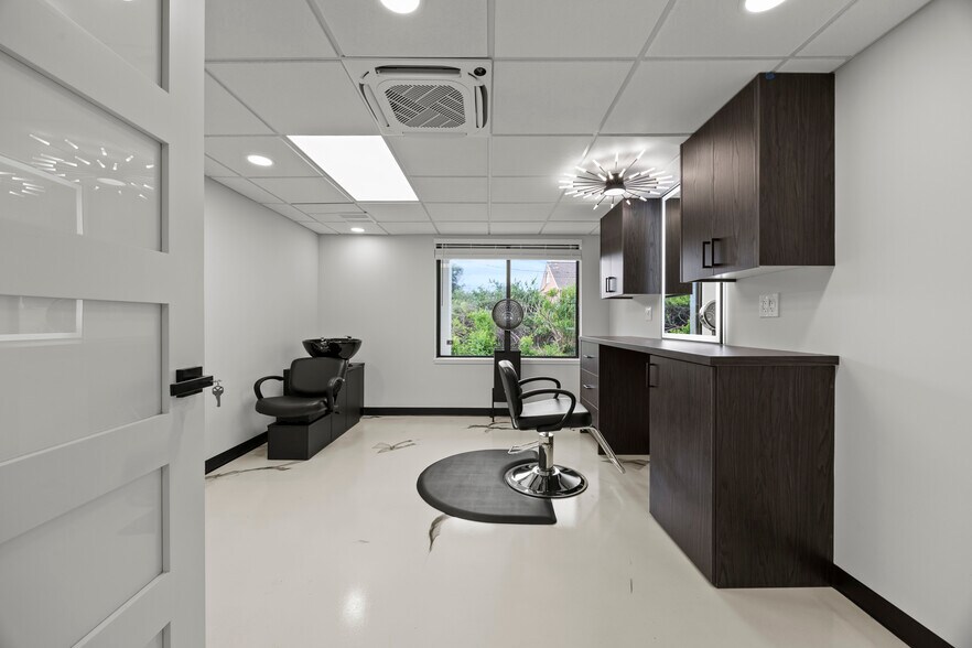 More Photos Of 4588 Kenny Rd, Columbus Storefront Retail Office For Sale