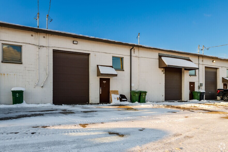 More Photos Of 5610-5660 Ch Bois-Franc, Montréal Warehouse For Lease