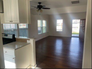 More Photos Of 2331 E Cesar Chavez St, Austin Freestanding For Lease