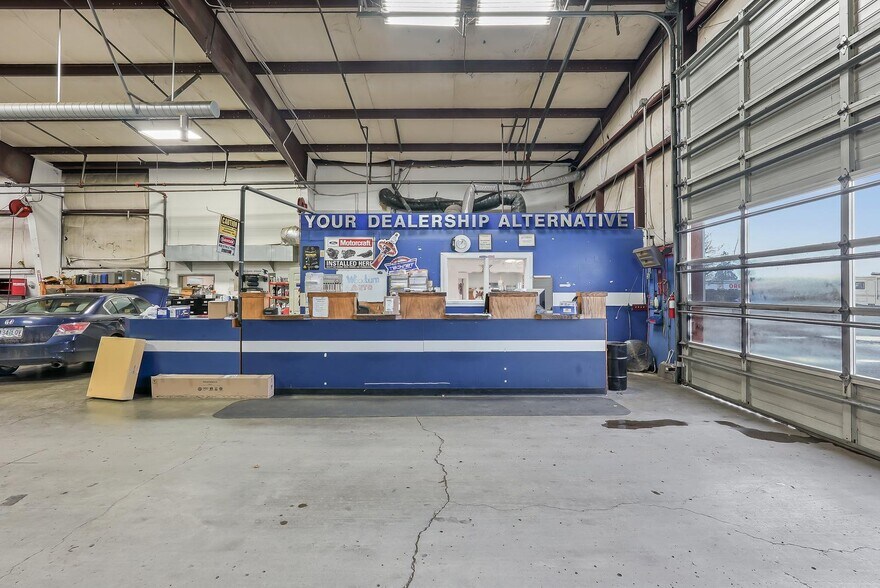 More Photos Of 555 N Pacific Hwy, Woodburn Auto Repair For Sale