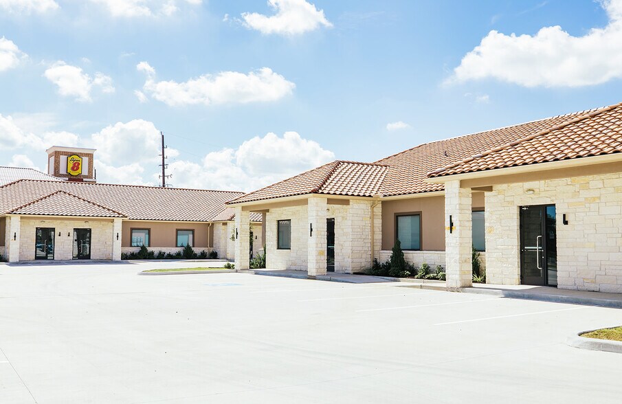 More Photos Of 8525 N Sam Houston Pkwy E, Humble Office For Sale