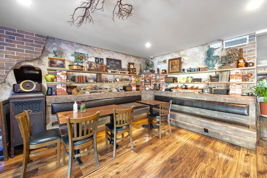 More Photos Of 228 S Oxford Ave, Los Angeles General Retail For Sale