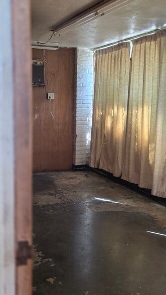 More Photos Of 155 W Commercial St, Pomona Unknown For Lease