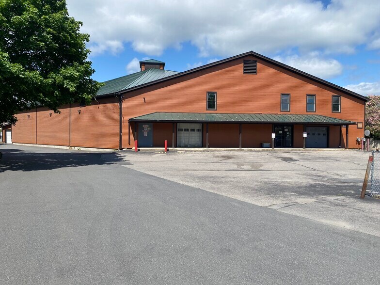 More Photos Of 895-897 Putney Rd, Brattleboro Storefront For Lease