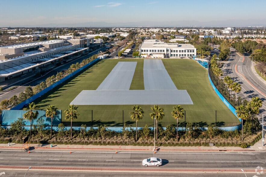 More Photos Of 3333 S Susan St, Costa Mesa Land For Lease