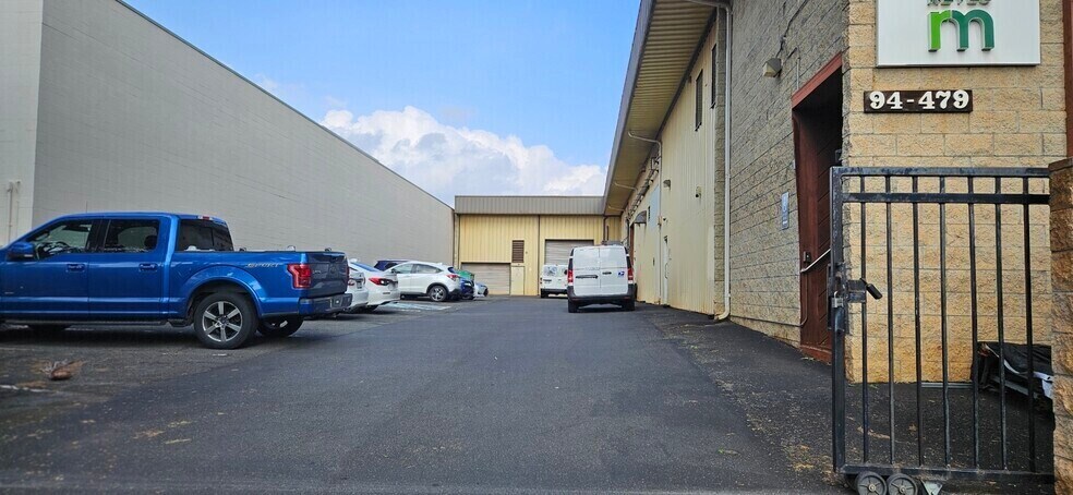 More Photos Of 94-479 Ukee St, Waipahu Flex For Lease