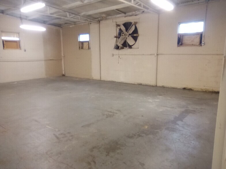 More Photos Of 2102 Common St, Houston General Retail For Sale