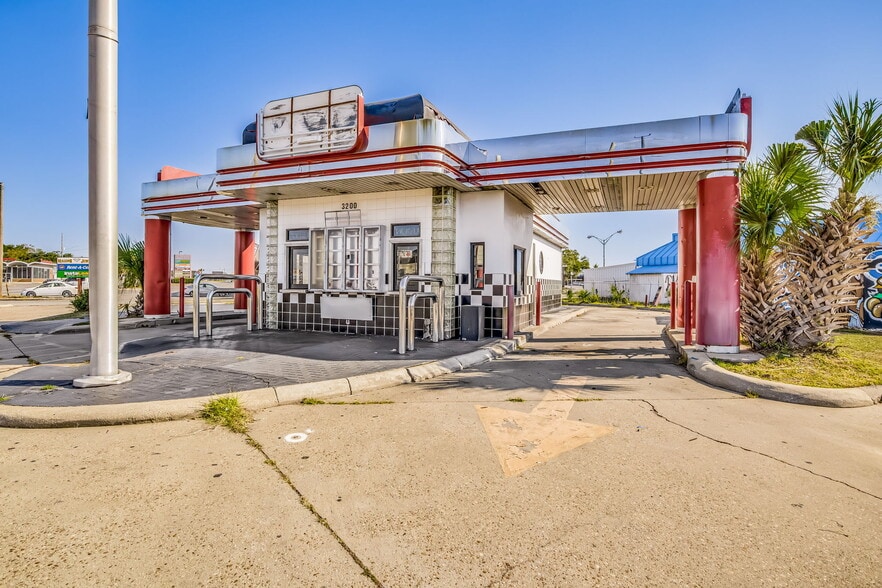 More Photos Of 3200 N Pace Blvd, Pensacola General Retail For Sale