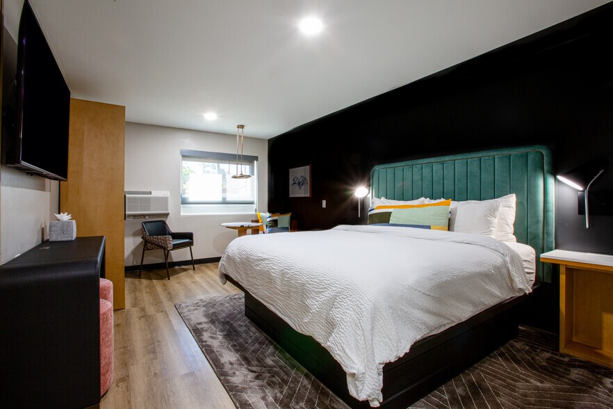 More Photos Of 2735 S Woodlands Village Blvd, Flagstaff Hotel For Sale