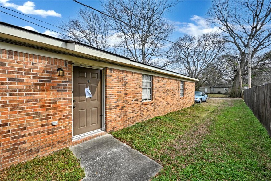 More Photos Of 410 11th Ave SW, Decatur Multifamily For Sale