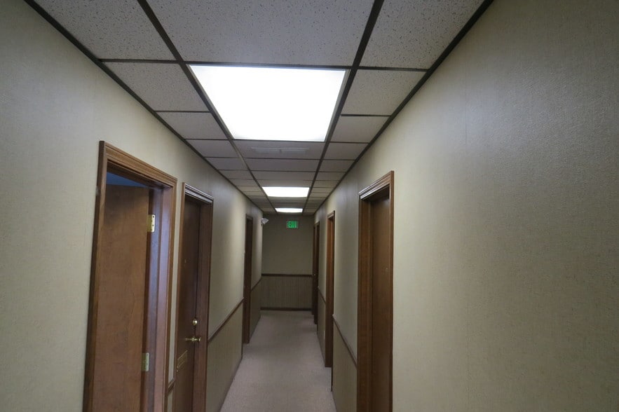 More Photos Of 9228 Indianapolis Blvd, Highland Storefront For Lease