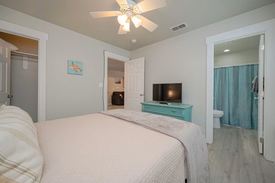 More Photos Of 5481 Highway 35 N, Rockport Specialty For Sale