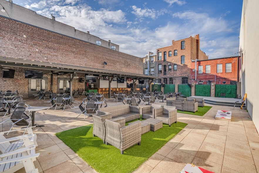 More Photos Of 209 W Congress St, Savannah Restaurant For Sale