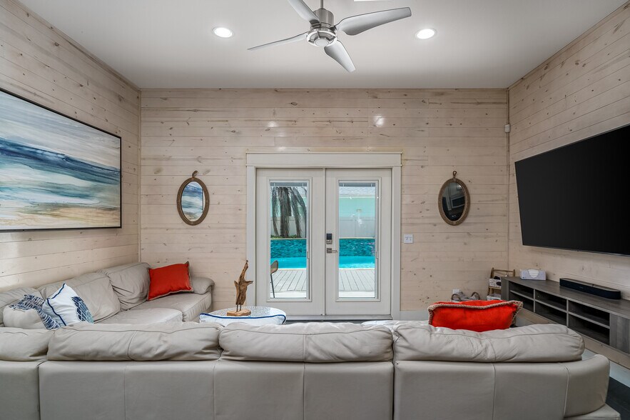 More Photos Of 2821 S 11th St, Port Aransas Multifamily For Sale