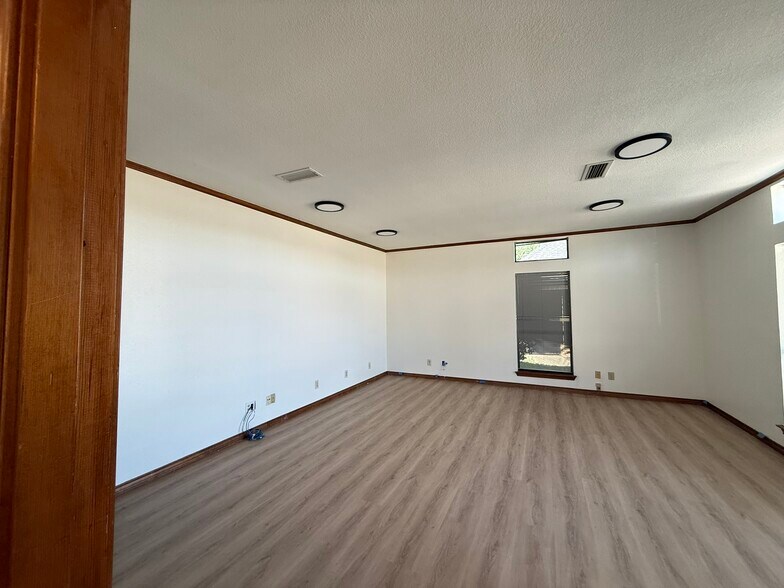 More Photos Of 304 Harwood Rd, Bedford Medical For Lease