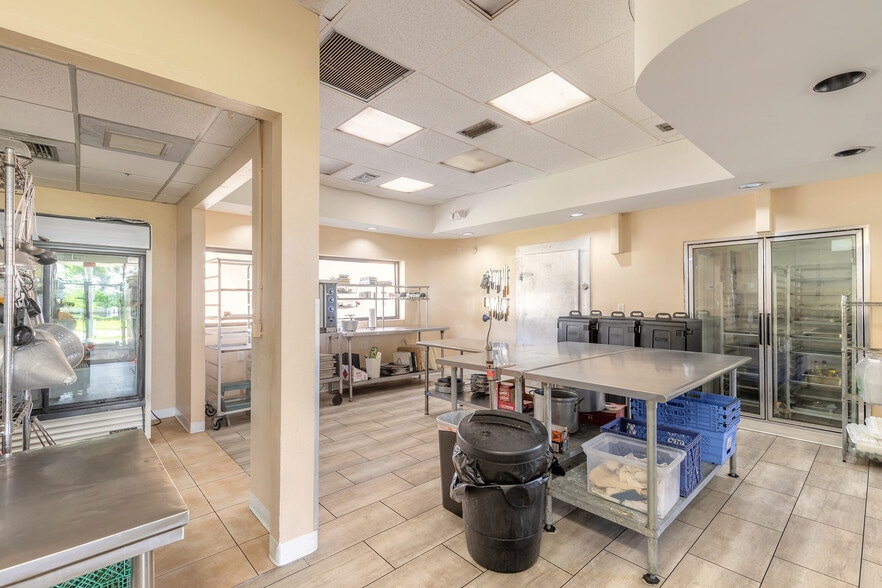 More Photos Of 258 Riverside Dr, Daytona Beach Storefront Retail Office For Sale