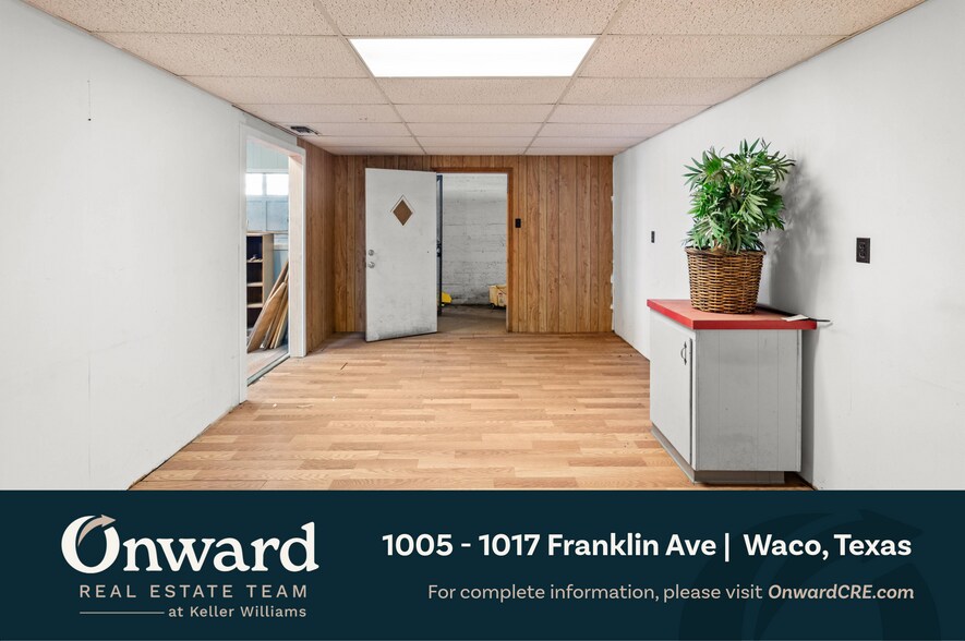 More Photos Of 1005 Franklin Ave, Waco Flex For Lease