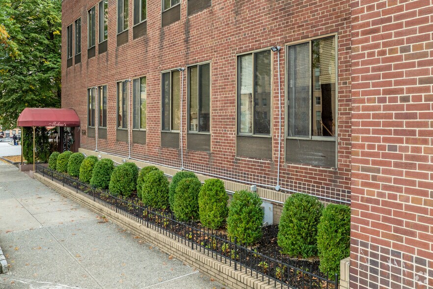 More Photos Of 99 Court St, White Plains Office For Lease