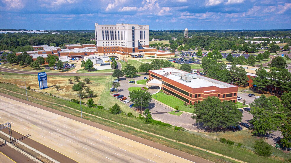 More Photos Of 401 Southcrest Cir, Southaven Medical For Lease