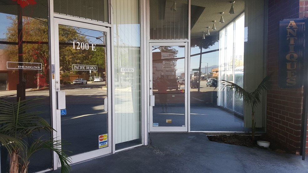 More Photos Of 1194-1196 E Walnut St, Pasadena Storefront For Lease