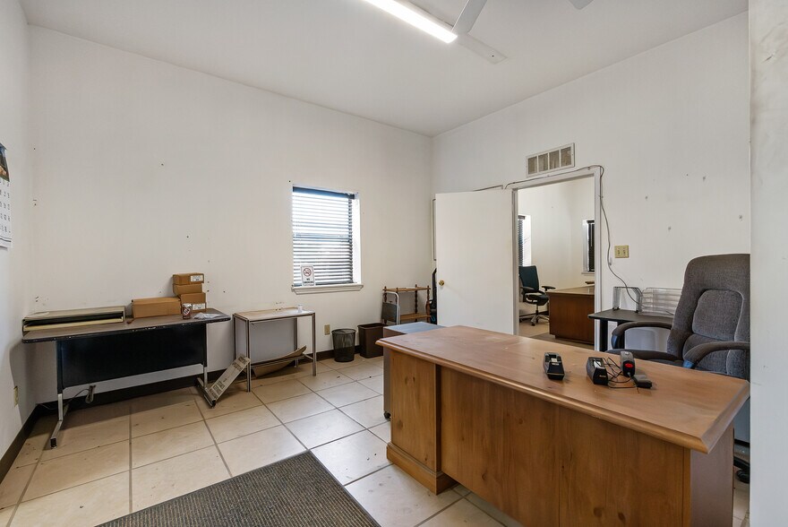 More Photos Of 17905 US Highway 69 N, Lindale Refrigeration Cold Storage For Sale