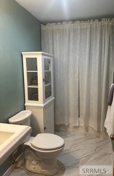 More Photos Of 13 Gott Ln, Salmon Hospitality For Sale