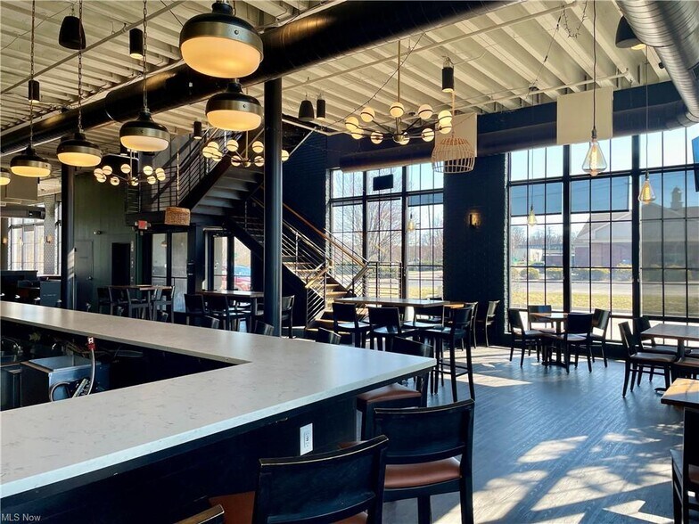 More Photos Of 3941 Erie St, Willoughby Restaurant For Lease