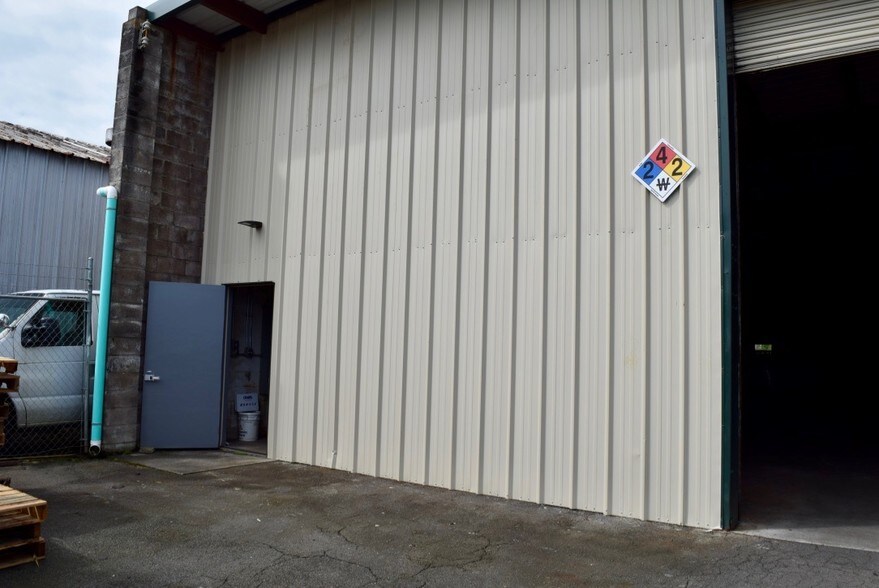 More Photos Of 831 Iolani St, Hilo Manufacturing For Lease