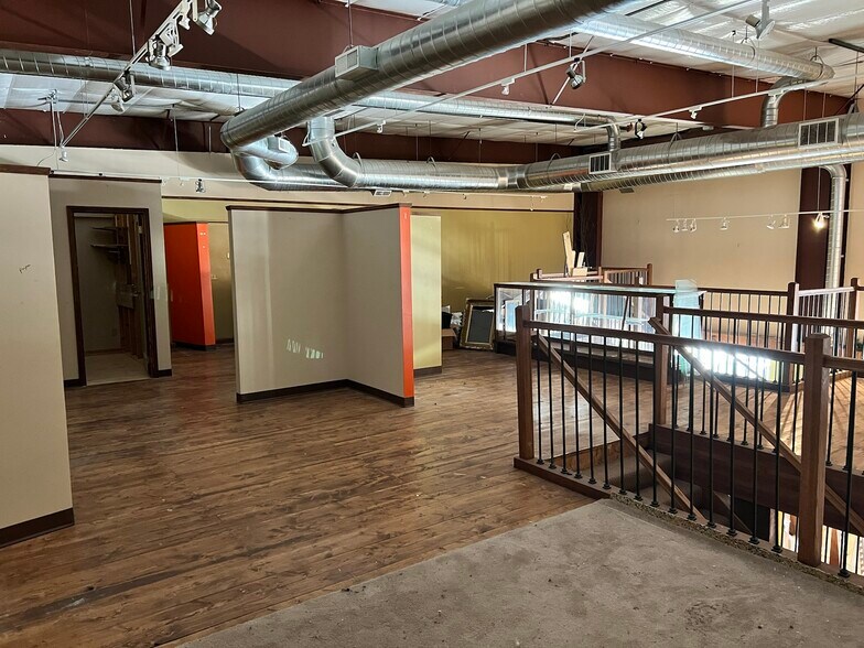 More Photos Of 110 Wall St, Onamia Flex For Lease