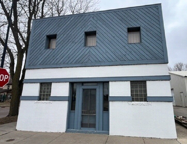 Primary Photo Of 400 S Front St, Saint Peter Office For Sale