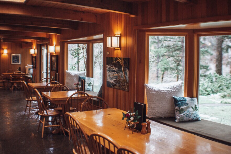 More Photos Of 42705 N Umpqua Hwy, Idleyld Park Hotel For Sale