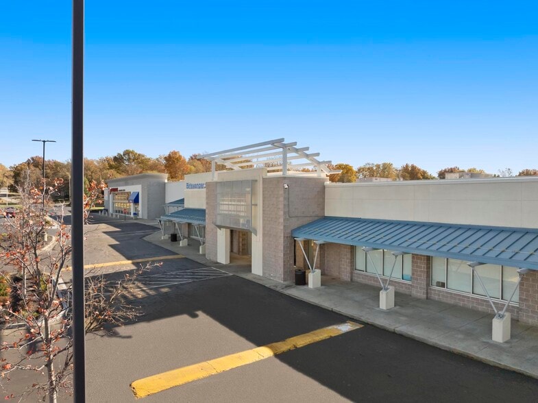 More Photos Of 501 NW Barry Rd, Kansas City Unknown For Lease