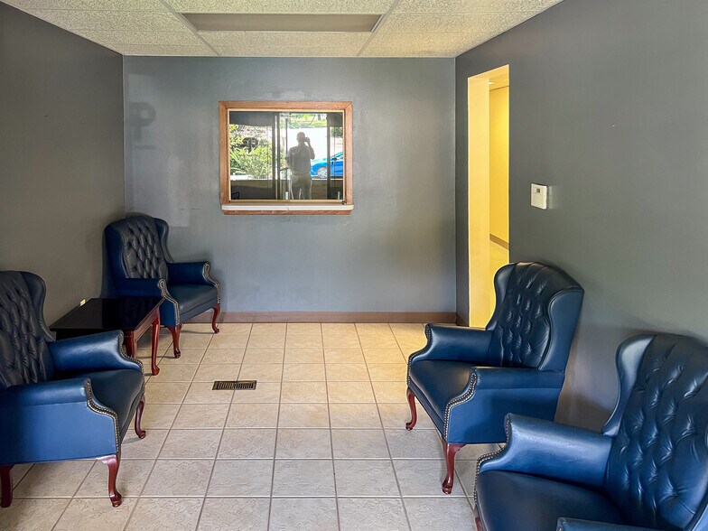 More Photos Of 1924 Fendley Dr, North Little Rock Office For Sale