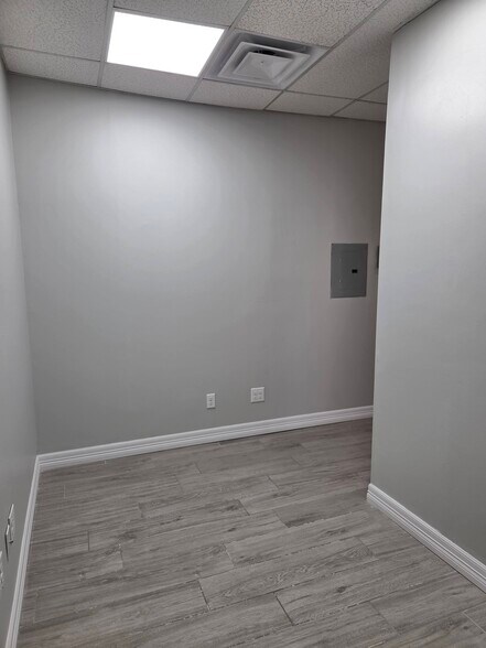 More Photos Of 11001-11013 S Memorial Dr, Tulsa Unknown For Lease