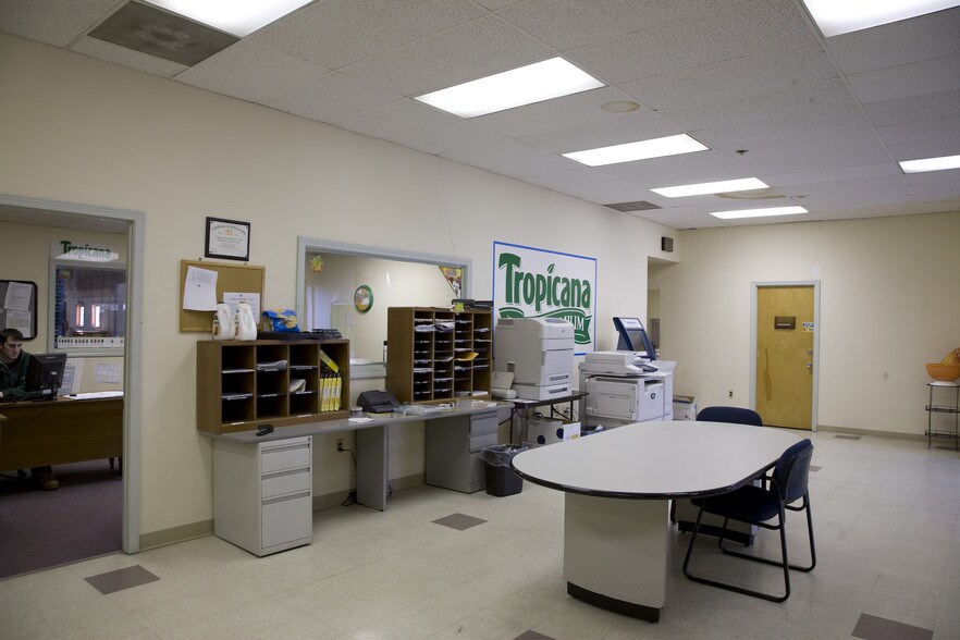 More Photos Of 10 Jewel Dr, Wilmington Warehouse For Lease