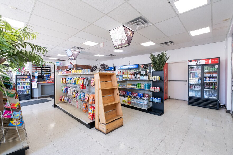 More Photos Of 2730 Meridian St, Bellingham Service Station For Sale
