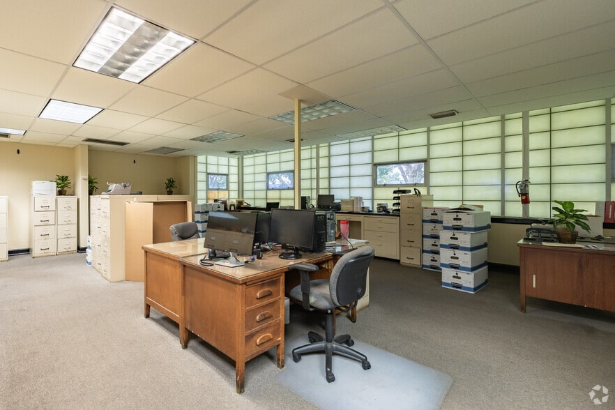 More Photos Of 900 Jefferson Ave, Newport News Manufacturing For Lease