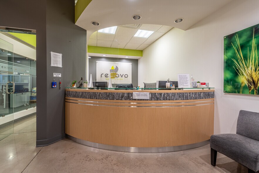 More Photos Of 3000 Woodcreek Dr, Downers Grove Office For Sale