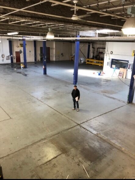 More Photos Of 92 Newark Pompton Tpke, Wayne Warehouse For Lease