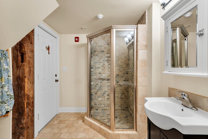 More Photos Of 137 Stockton St, Hightstown Flex For Sale