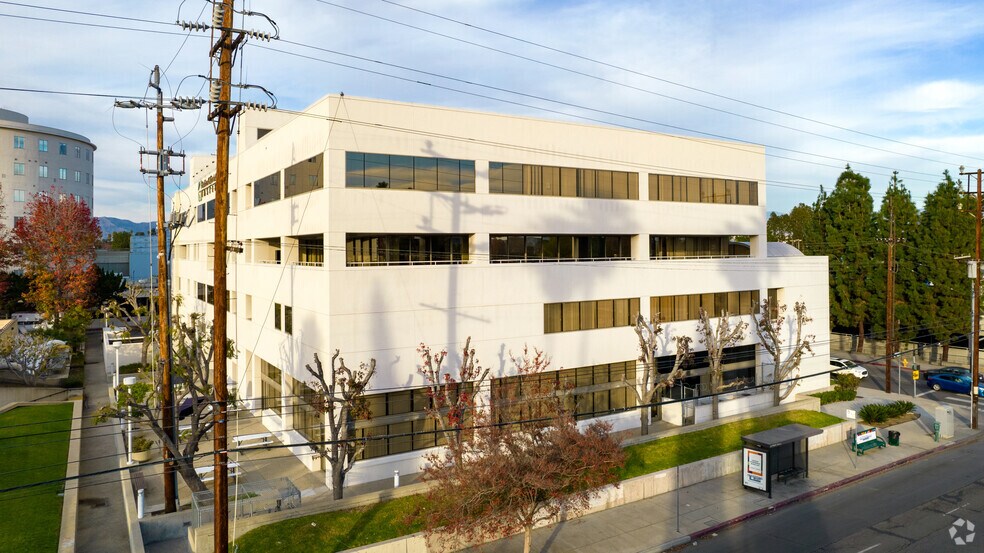 More Photos Of 6815 Noble Ave, Van Nuys Medical For Lease