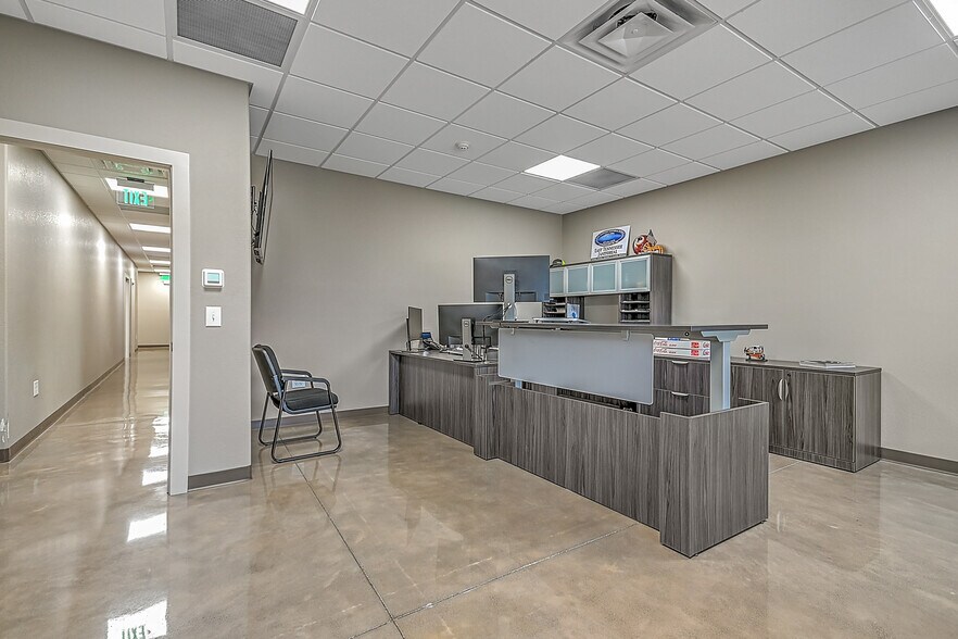 More Photos Of 317 Bluff City Hwy, Bristol Flex For Sale